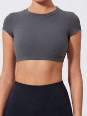Cropped Fitness with Open Back and Short Sleeves – Fixed Straps and Bold Style