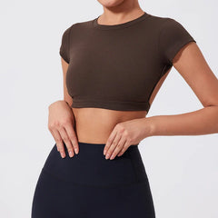 Cropped Fitness with Open Back and Short Sleeves – Fixed Straps and Bold Style
