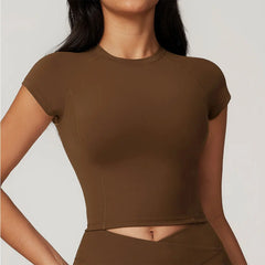 Cropped Fitness with Front Cut-Out and Short Sleeves