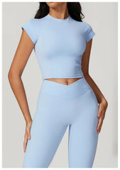 Cropped Fitness with Front Cut-Out and Short Sleeves